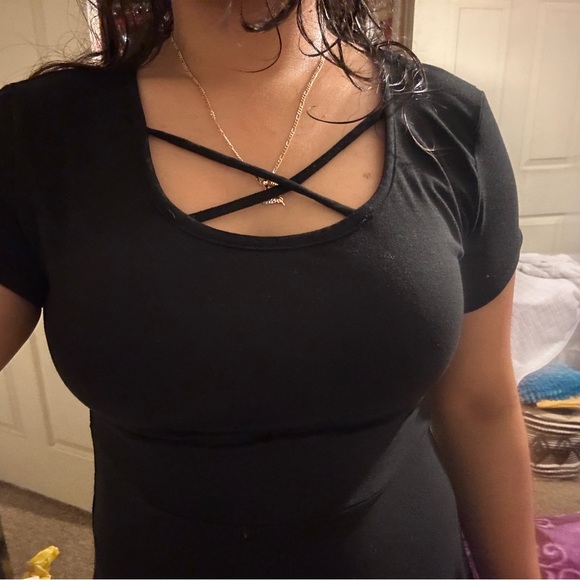 Dresses same size. - Picture 2 of 5